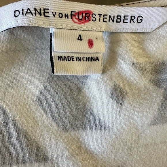 Diane Von Furstenberg Black White Abstract Graphics Valencia Wrap Dress Size 4 - Picture 5 of 9